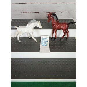 Vintage 1976 Imperial Horse Lot Of 2 Brown‎ And White